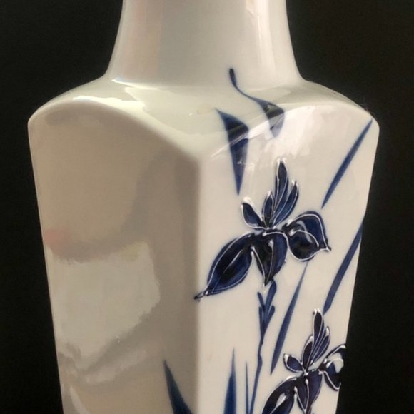 VINTAGE VASE. - Picture 2 of 3